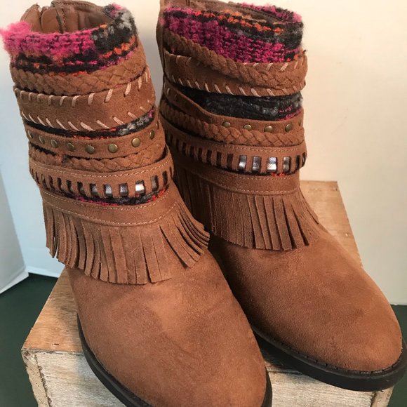 Mudd Tan Suede With Five Straps Across Ankle - Picture 2 of 9